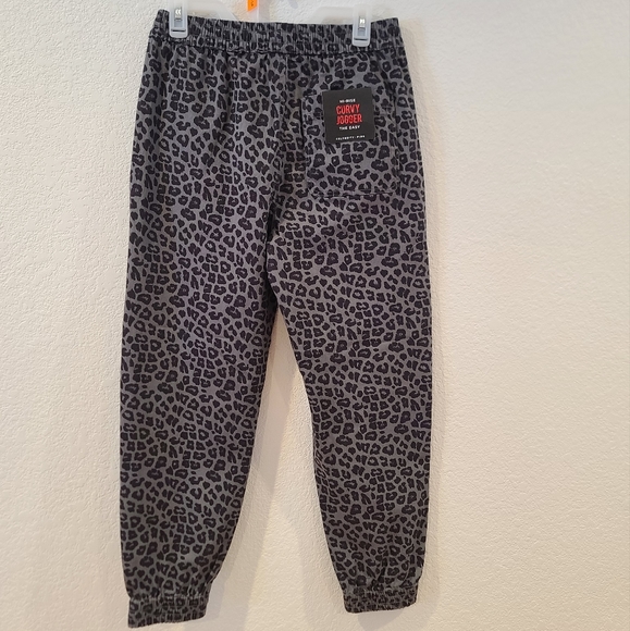 New With tags leopard print joggers - Picture 4 of 4